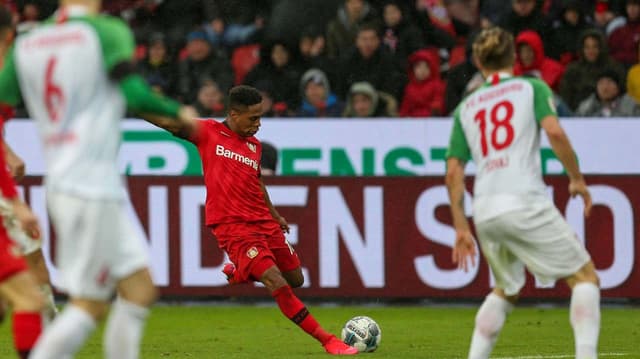 Wendell, durante vitória do Bayer Leverkusen sobre o Augsburg (Foto: Bayer Leverkusen/Divulgação)