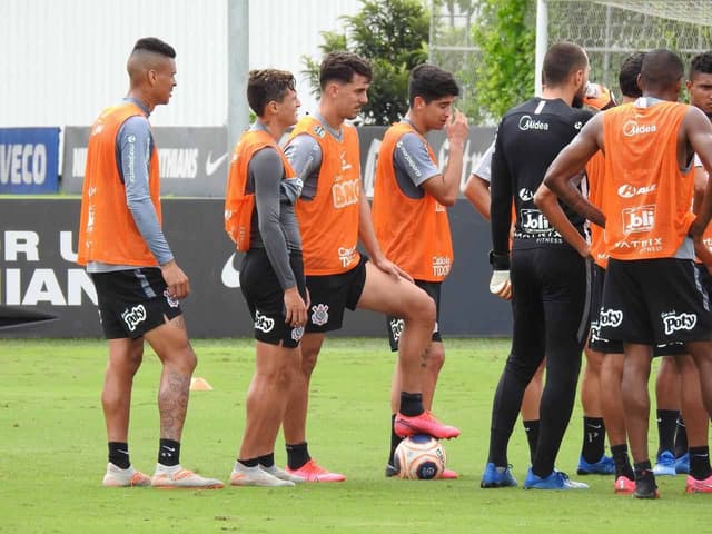 Danilo Avelar briga pela vaga que atualmente vem sendo ocupada por Pedro Henrique