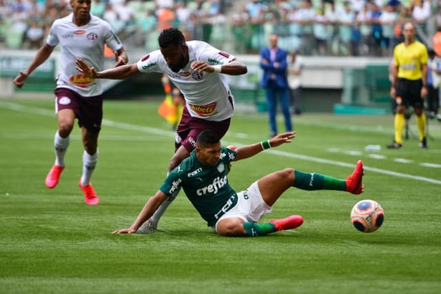 Veja imagens de Palmeiras 1 x 1 Ferroviária