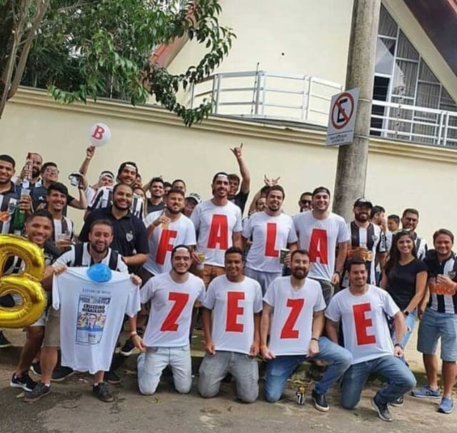 Torcedores do Atlético-MG provocam Cruzeiro