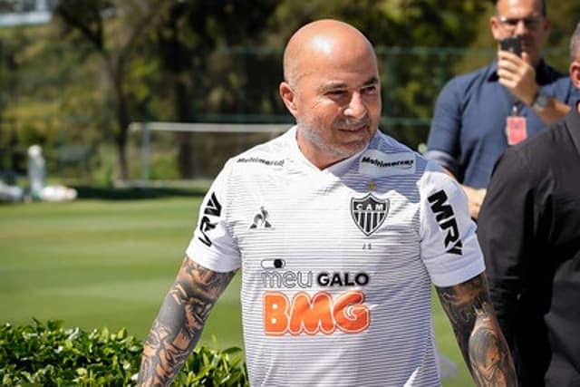 Sampaoli já deixou claro suas diretrizes de trabalho, mantendo os treinos fechados e vai cobrar dos goleiros jogo com os pés