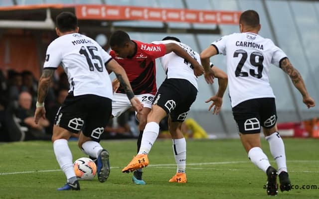 Colo-Colo x Athletico-PR - Disputa