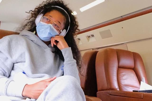 Naomi Osaka viaja dentro dos Estados Unidos