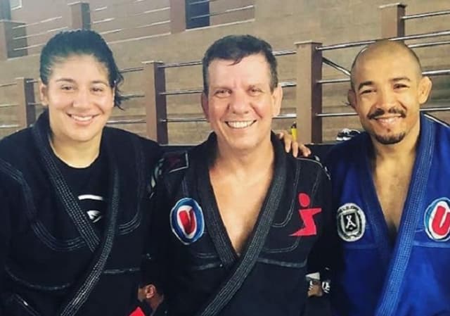 Dedé entre Ketlen Vieira e José Aldo seus atletas na Nova União (Foto: Reprodução/Instagram)