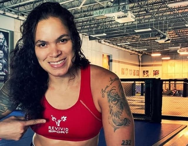 Amanda Nunes vai defender o cinturão dos penas conquistados em 2018 contra Cris Cyborg (Foto: Reprodução/Instagram)