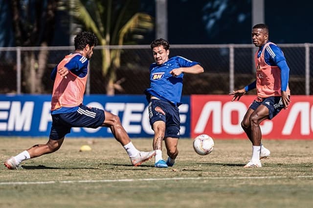 O torcedor pode ver um esboço do time que poderá estar em campo na volta dos jogos