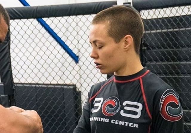 Namajunas é vista como favorita para duelo contra Bate-Estaca no UFC 251 (Foto: Reprodução/Instagram/@rosenamajunas)