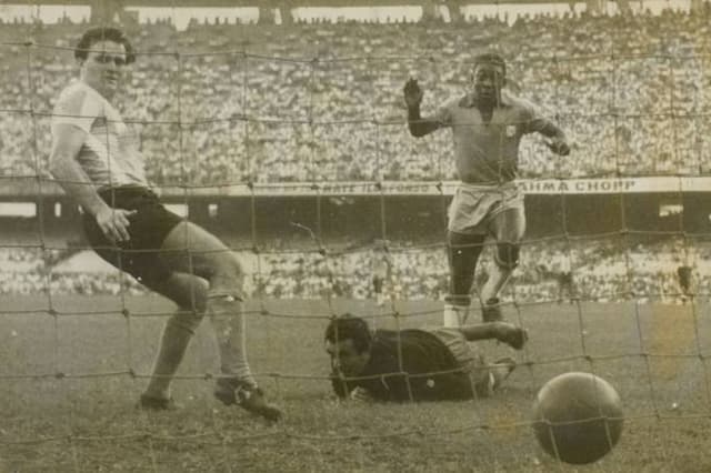 Pelé - Estreia Nacional