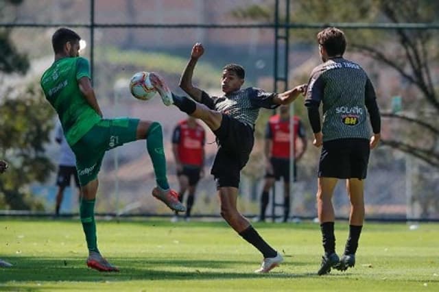 Marrony teve boa atuação e mostrou que pode ser uma opção para Sampaoli no comando do ataque