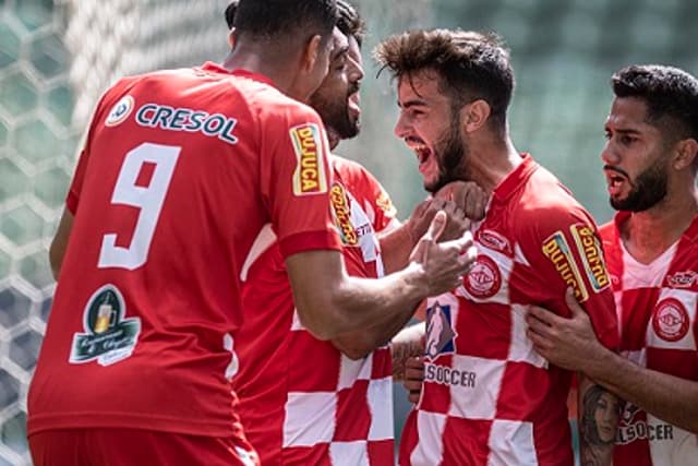 O Tombense marcou com João Paulo e está a um empate da finald o Mineiro