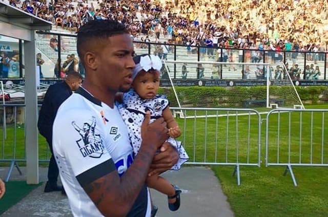 Thalles - Vasco, com a filha