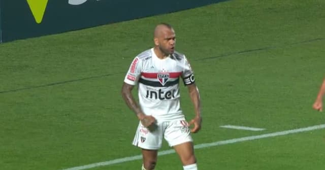 Daniel Alves - São Paulo x Fortaleza