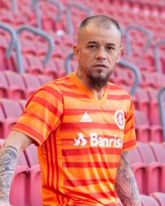 D'Alessandro com a camisa do Internacional.