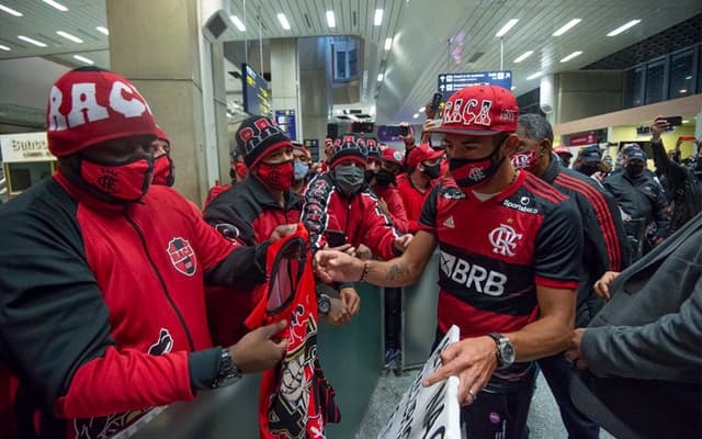 Mauricio Isla e Torcedores - Flamengo