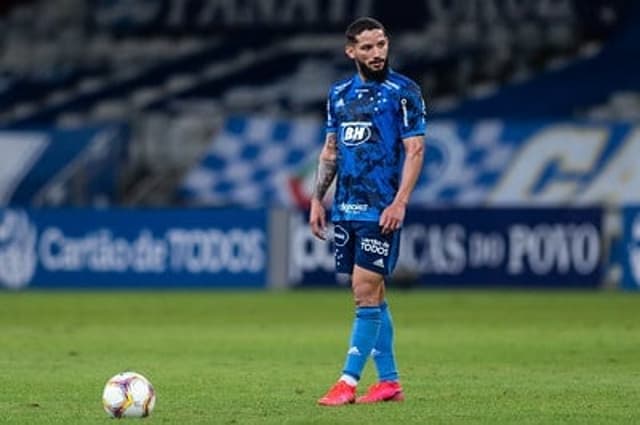 Arhtur foi um dos poucos destaques positivos do Cruzeiro no clássico contra o América-MG