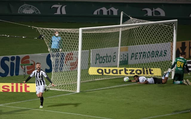 Comemoração Eduardo Sasha - Coritiba x Atlético-MG