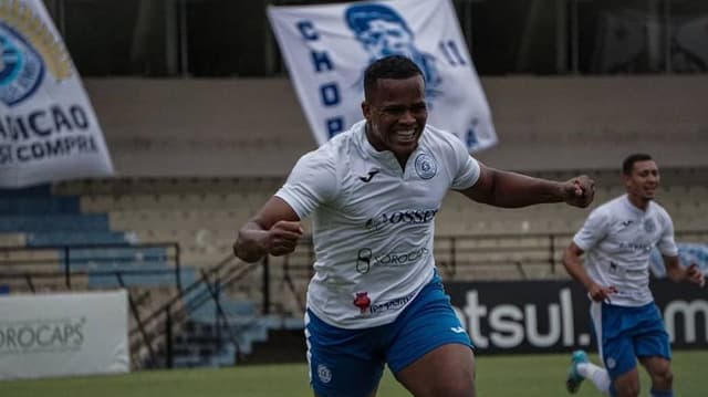 Atacante Bambam fez o segundo gol do São Bento contra o São Bernardo no primeiro jogo da semifinal da A2