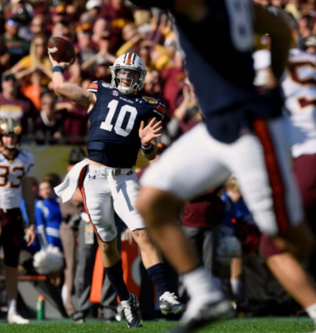 Bo Nix lidera o fortíssimo programa de Auburn Tigers