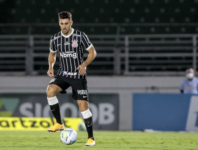 Danilo Avelar é um dos titulares do sistema defensivo do Timão