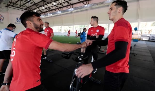 Gatito se apresenta na seleção