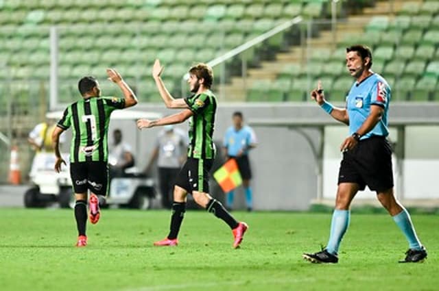 O América-MG fez uma partida segura e garantiu mais três pontos na Série B