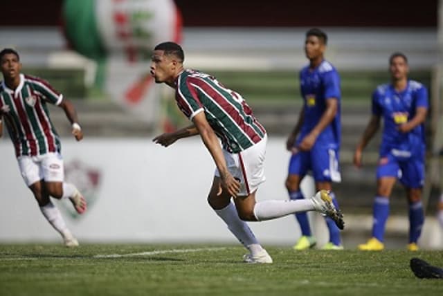 O Flu dominou a Raposa no duelo pelo Brasileiro Sub-20. A equipe carioca é a líder da competição com 15 pontos em seis jogos