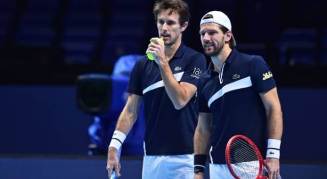 Jurgen Melzer e Edouard Roger Vasselin discutem jogada no ATP Finals