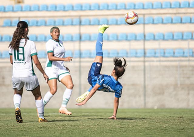 O time celeste conseguiu superar as meninas americanas em duro duelo pelo Estadual