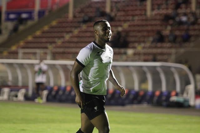 Paraná x Figueirense - Bruno Michel