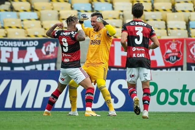 Flamengo 4 x 1 Santos: as imagens da partida no Maracanã