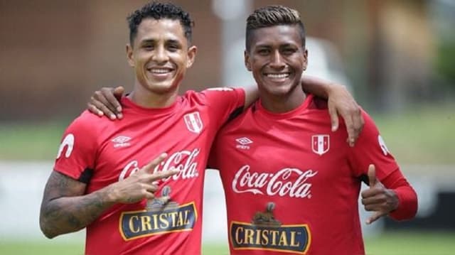 Yoshimar Yotún e Pedro Aquino na seleção peruana