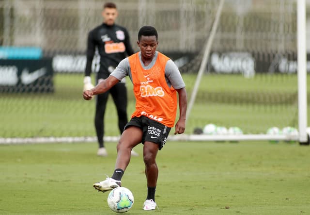 Cazares Treino Corinthians