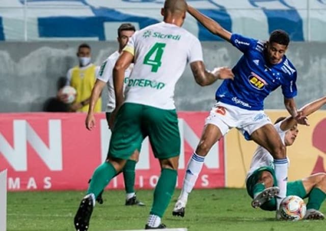 Em outra jornada sem criatividade, o Cruzeiro vai se despedindo do sonho de acesso à Série A