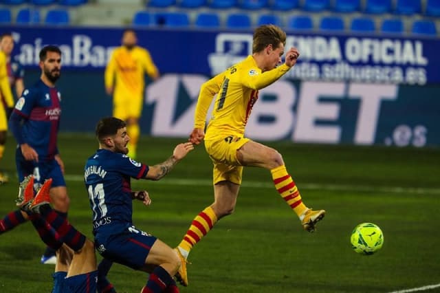 Huesca x Barcelona - De Jong