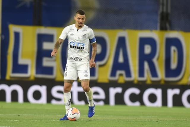 Alison em ação contra o Boca Juniors