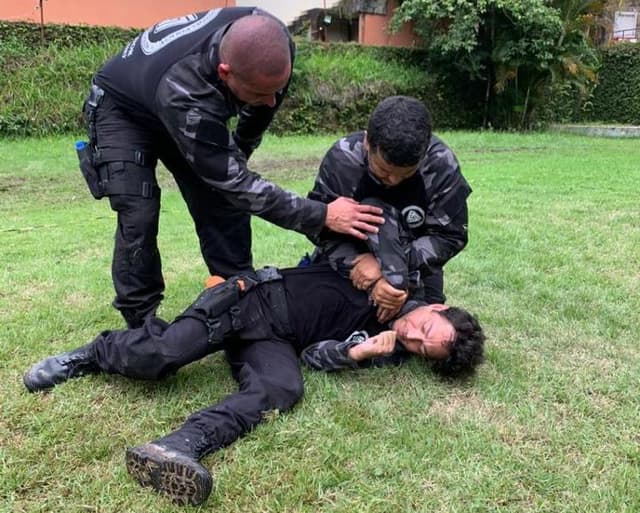 O curso é voltado para policiais e também para graduados em artes marciais que atuem – ou queiram atuar – no campo da segurança privada (Foto: Ilan Pillenberg)