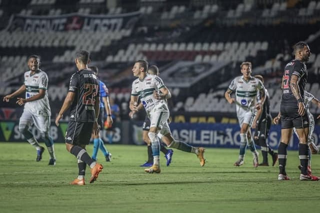 Vasco x Coritiba - Hugo Moura