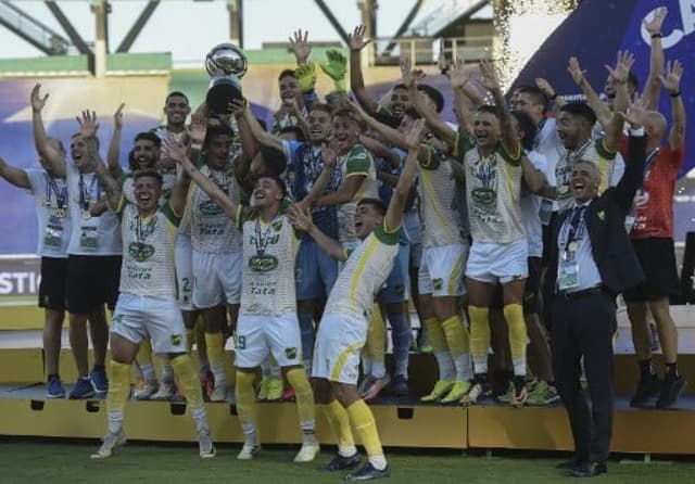 Defensa y Justicia Taça