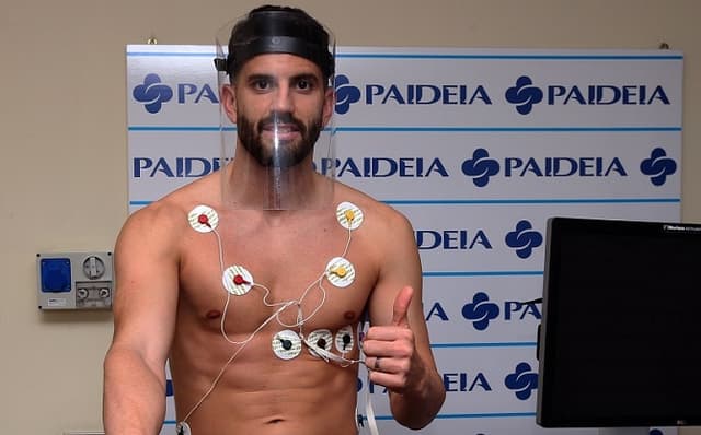 Musacchio realizando exames médicos antes de assinar contrato com a Lazio