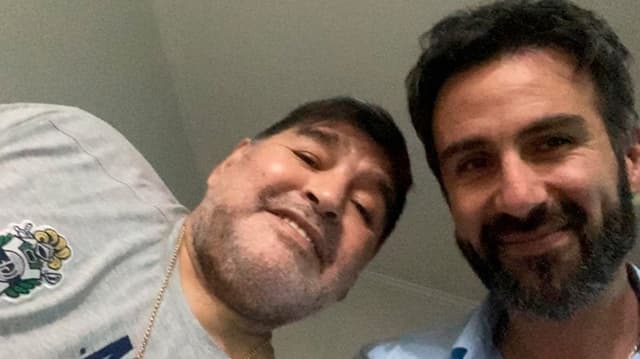 Maradona e médico