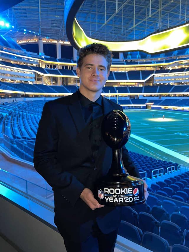 justin herbert los angeles chargers pepsi rookie of the year