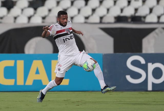 Reinaldo, que foi capitão, foi expulso no jogo contra o Botafogo