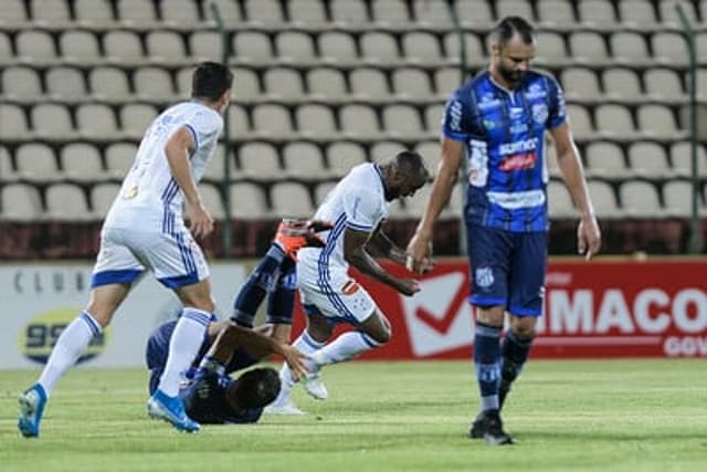 Manoel abriu o caminho para a vitória celeste na Arena do Jacaré