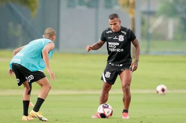 Corinthians voltou a treinar nesta terça-feira no CT Joaquim Grava