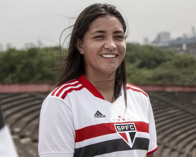 Micaelly participou do lançamento do novo uniforme do Tricolor