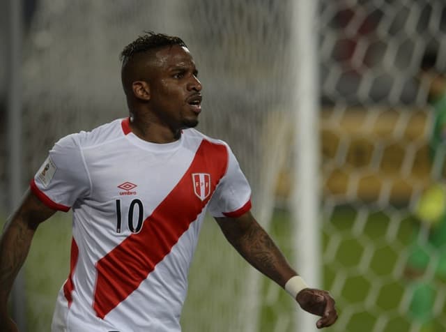 Jefferson Farfán atuando na seleção peruana