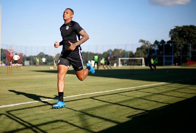 Natan em treino do Bragantino