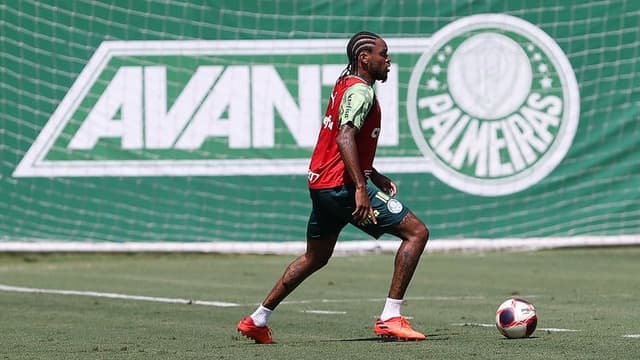 Luiz Adriano treino