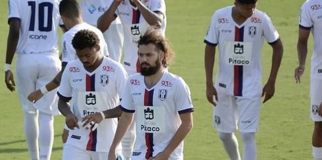 Cartolouco depois do aquecimento antes da partida contra o Vasco