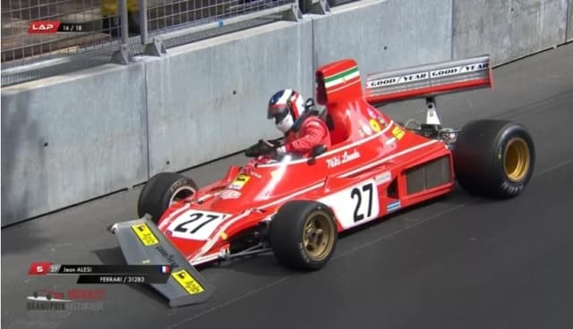 Ferrari de Niki Lauda é danificada em batida